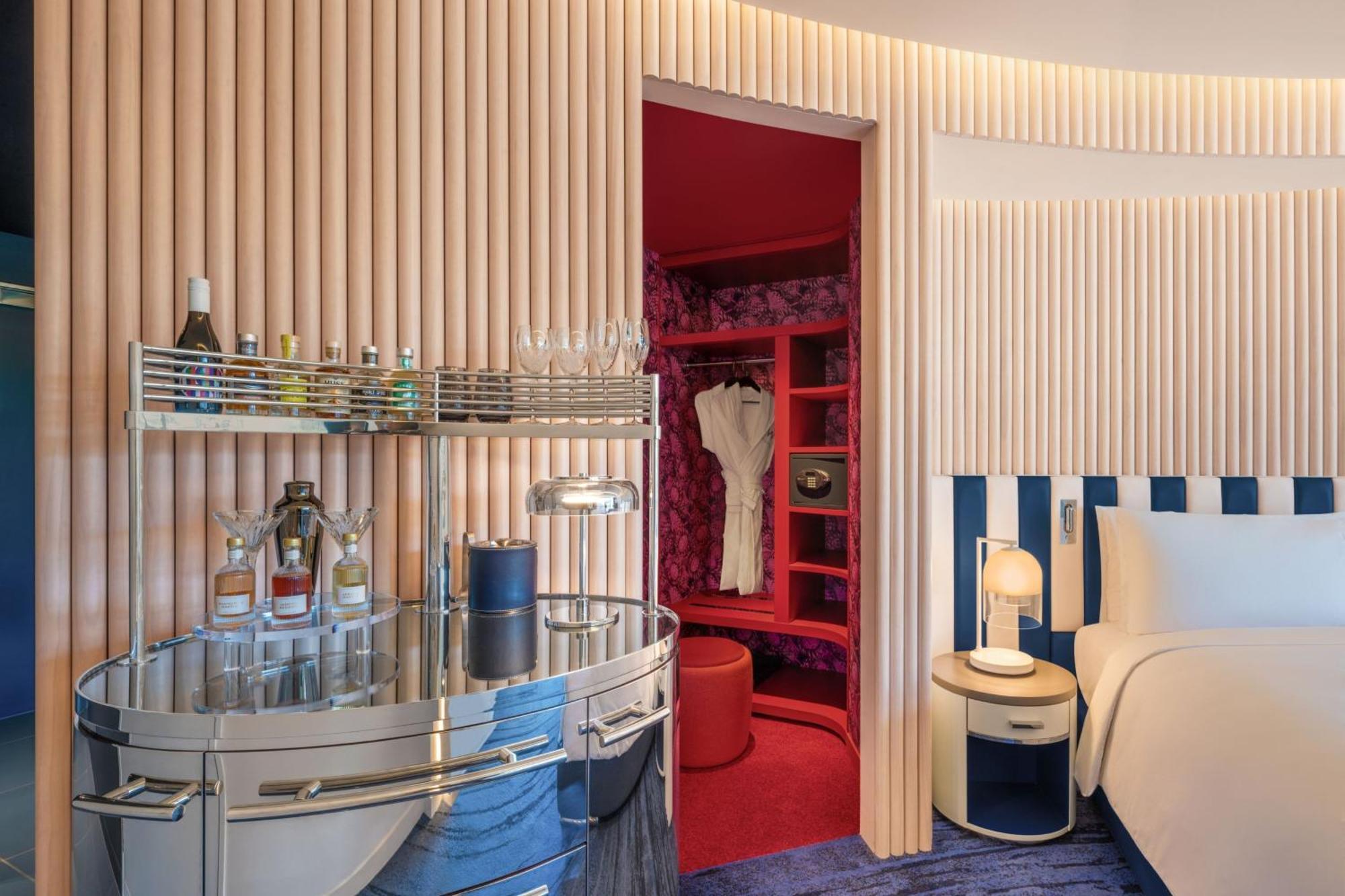 W Sydney Sidney Exterior foto A suite on board